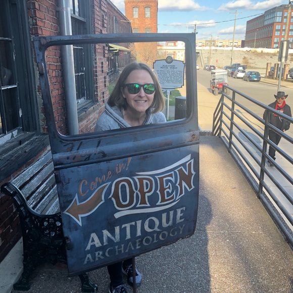 Meet your Posher, Jayna - Picture 1 of 1